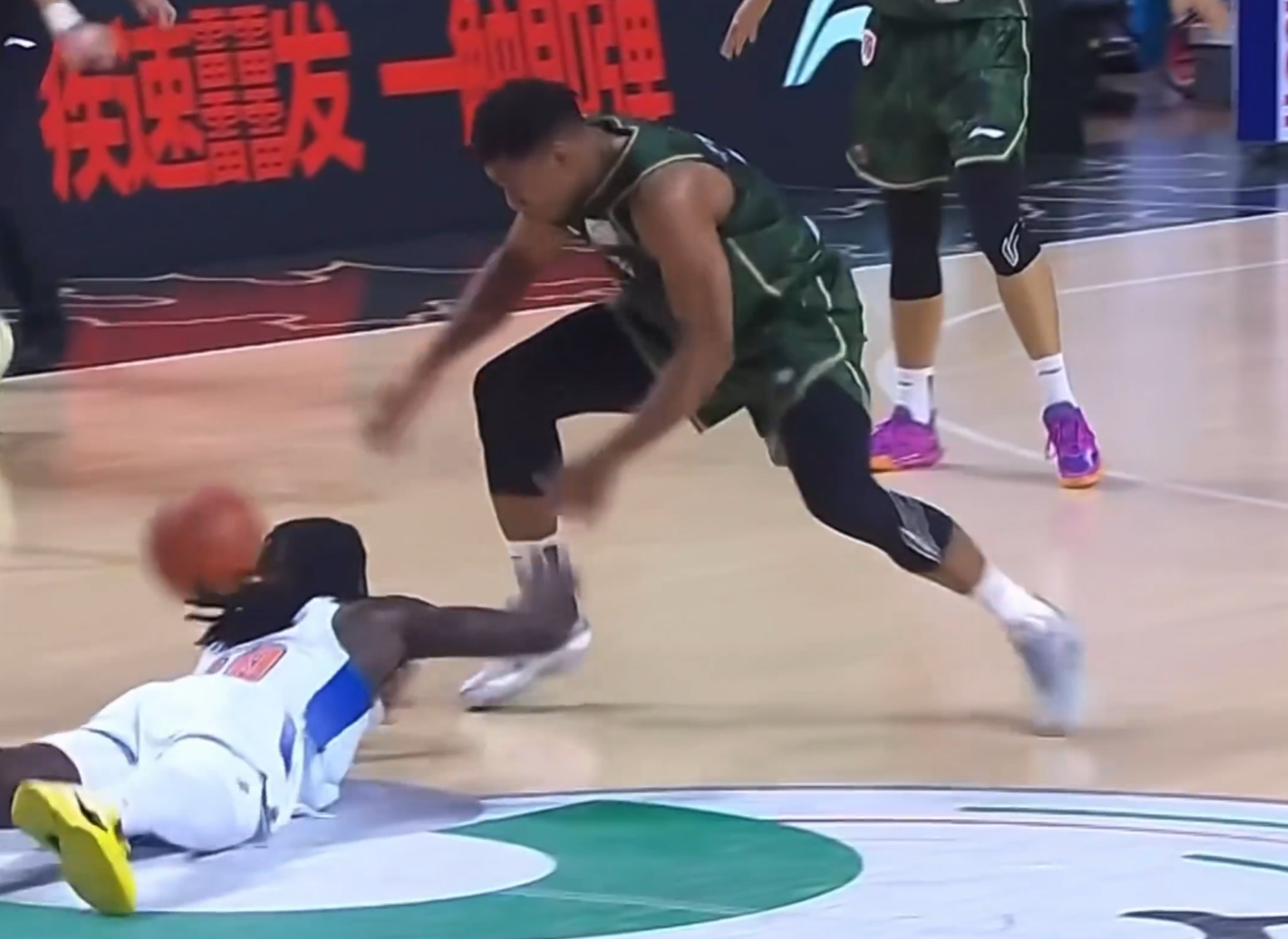 B体育APP-新疆领先9分却输球！格兰需警惕哈里斯+西尔扎提+吴冠希隐患！